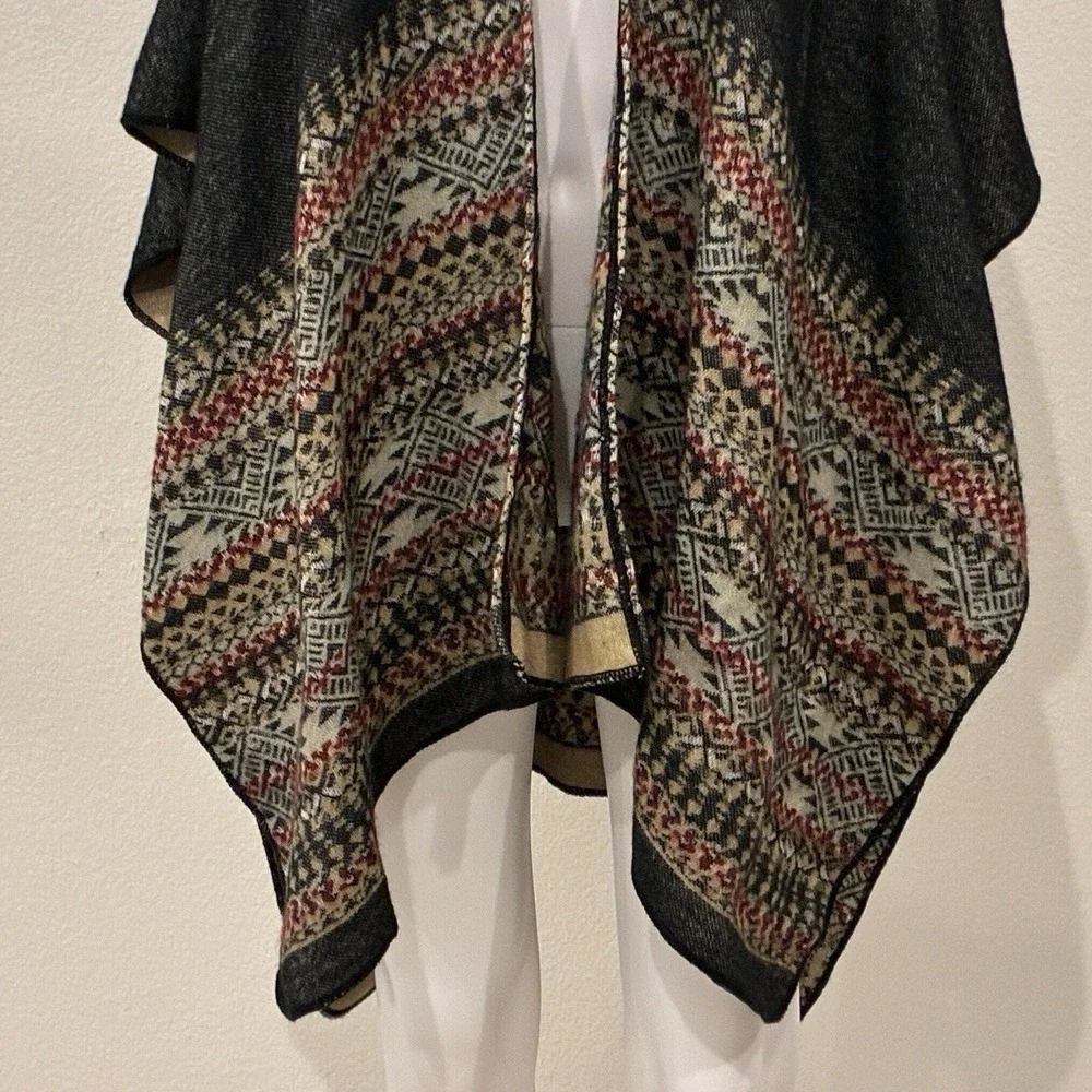 Gray Geometrical Pattern Boho Poncho OS Sustainable Tribal Quagga Green Label